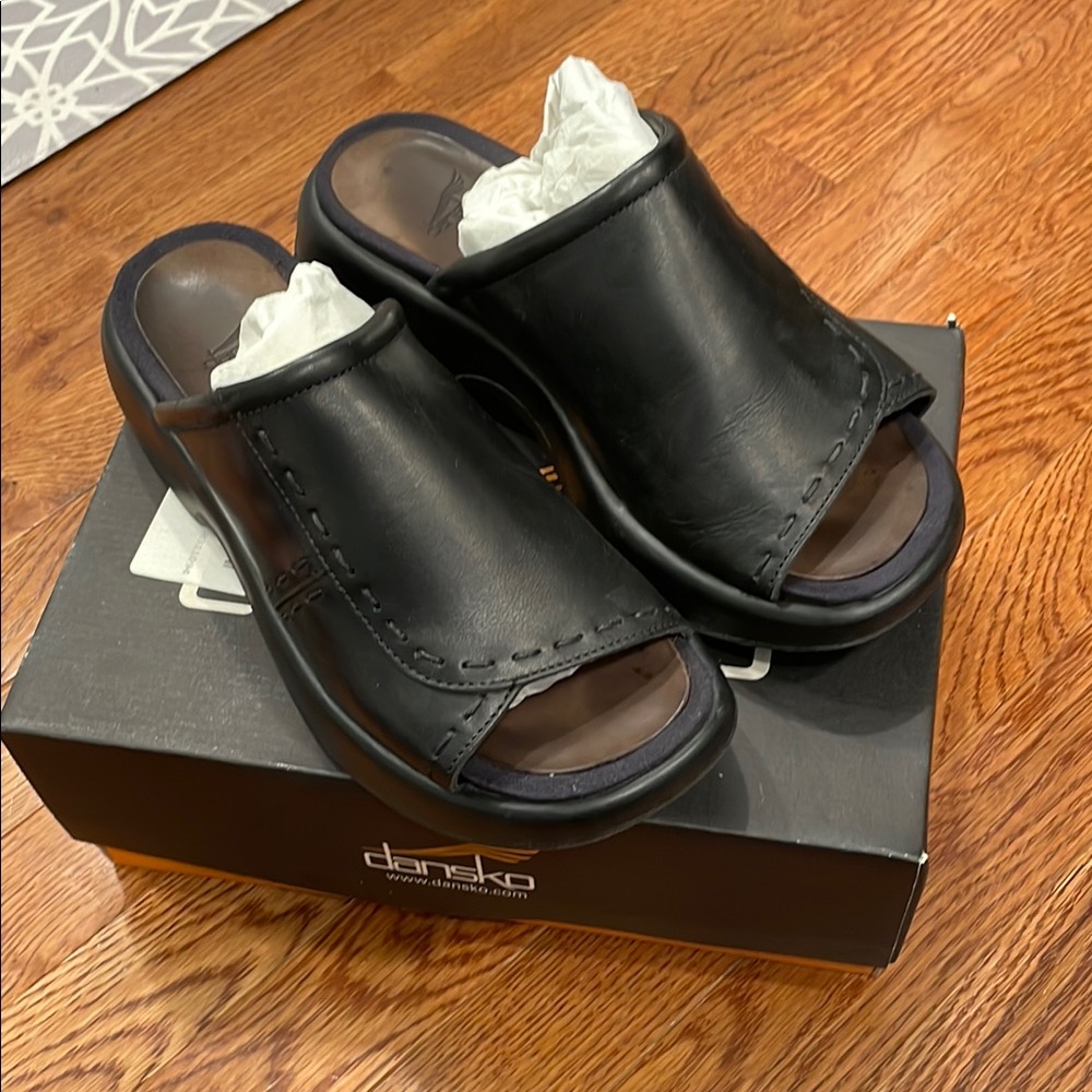 Womens Dansko Black Leather Mules size 38 EUC